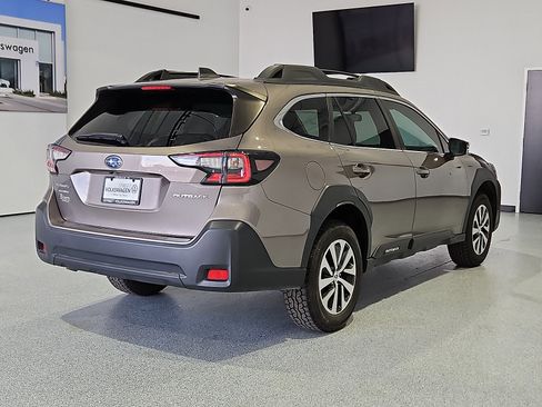 Used 2023 Subaru Outback Premium AWD/4WD image 5