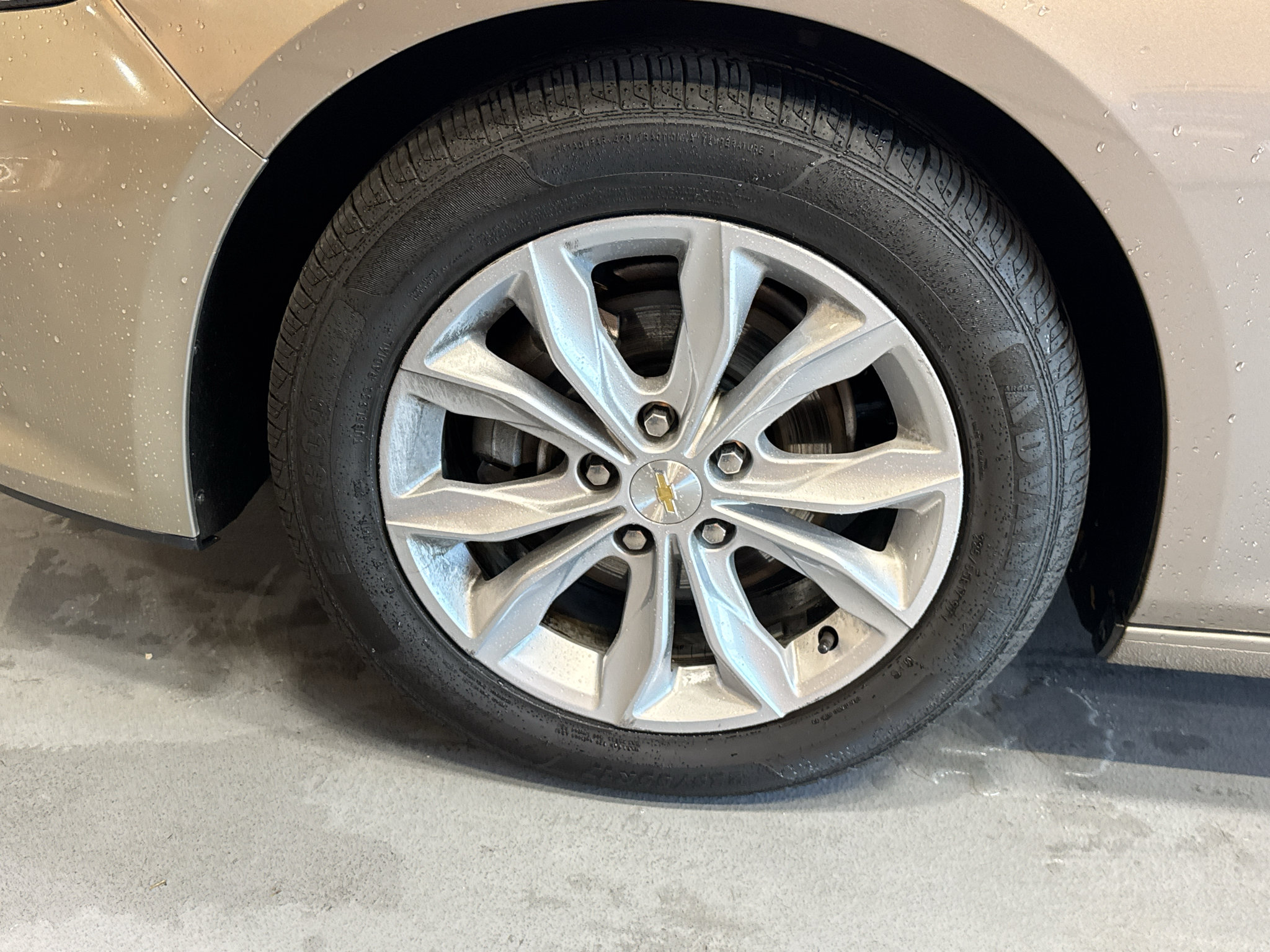 Used 2025 Chevrolet Malibu LT FWD image 9