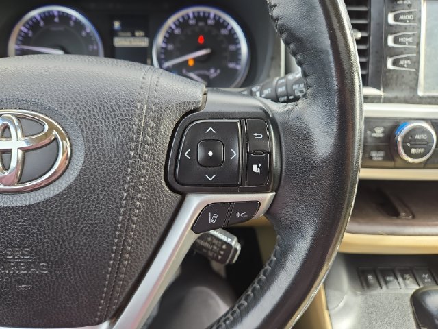 Used 2019 Toyota Highlander XLE AWD/4WD image 22