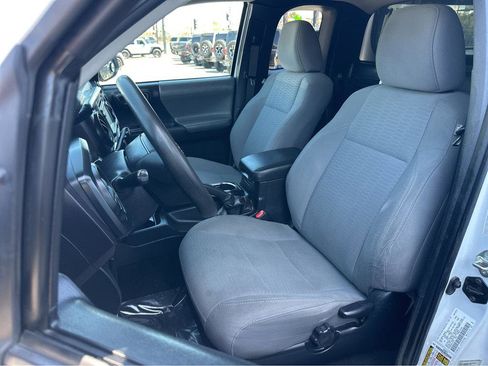 Used 2019 Toyota Tacoma SR image 8