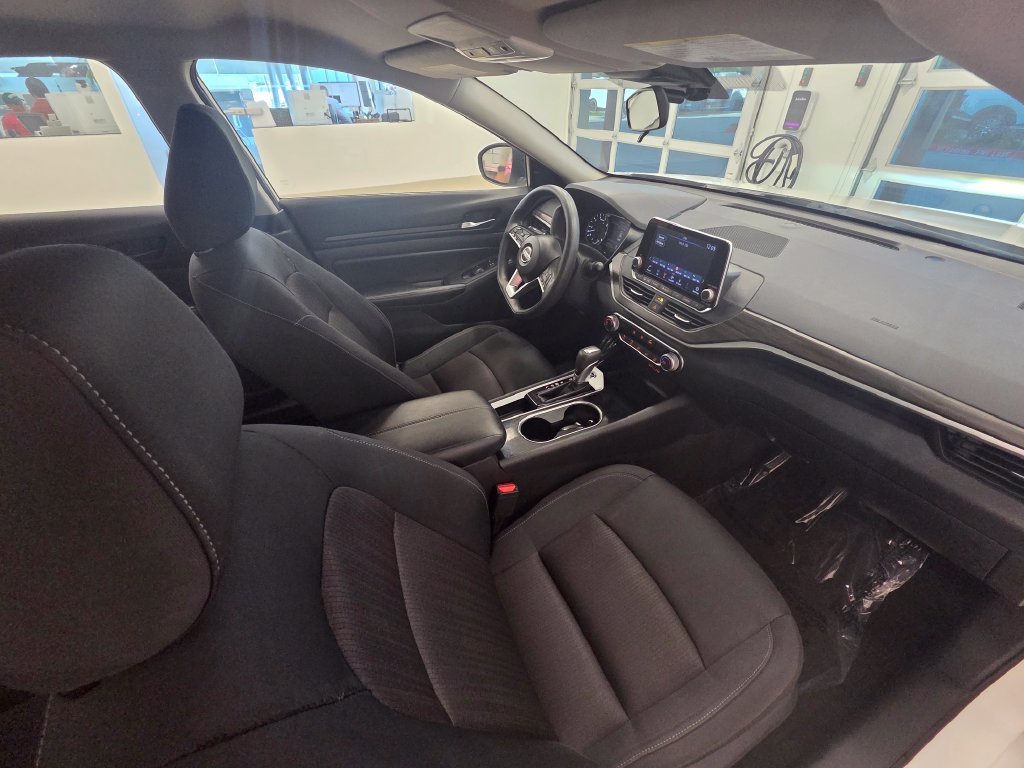 Used 2024 Nissan Altima 2.5 SV FWD image 19
