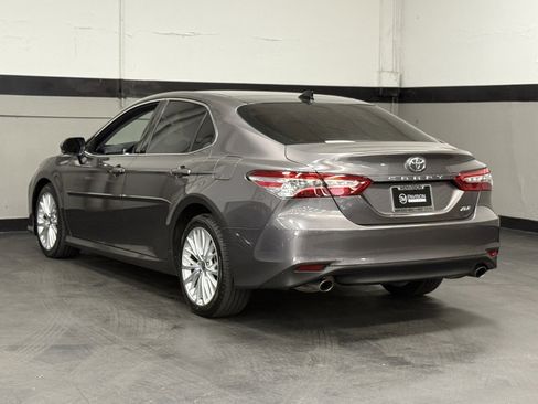 Used 2020 Toyota Camry XLE image 10