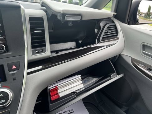 Used 2019 Toyota Sienna XLE image 20