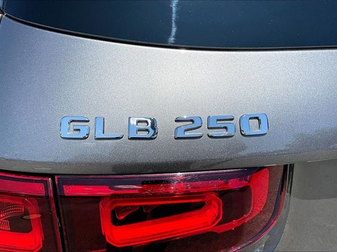 Used 2023 Mercedes-Benz GLB 250 4MATIC image 33