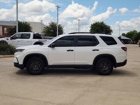 Used 2023 Honda Pilot TrailSport image 4