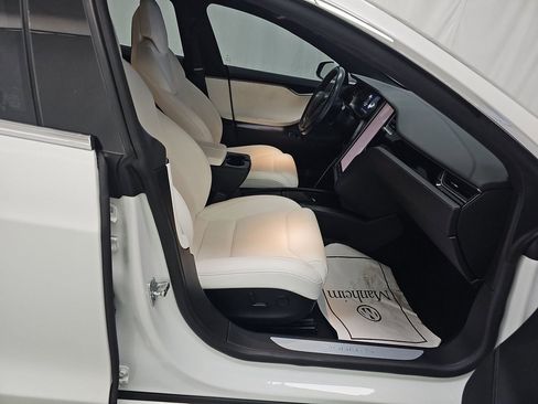 Used 2019 Tesla Model S 100D image 6