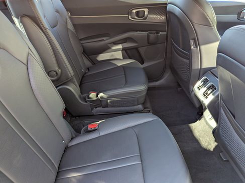 Certified 2025 Kia Sorento EX image 11