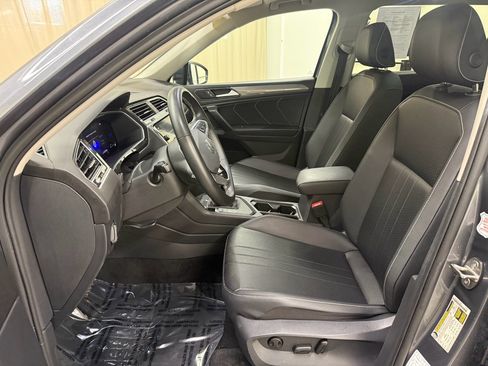 Used 2024 Volkswagen Tiguan SE image 29