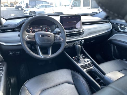 Certified 2024 Jeep Compass Limited image 33