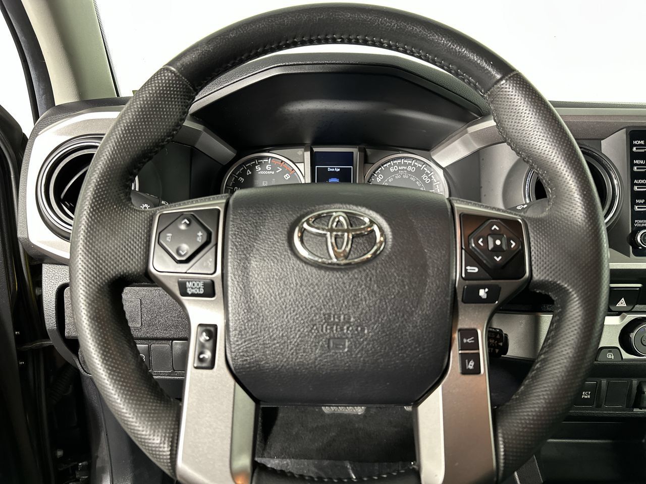Used 2022 Toyota Tacoma SR5 w/ Technology Package RWD image 6