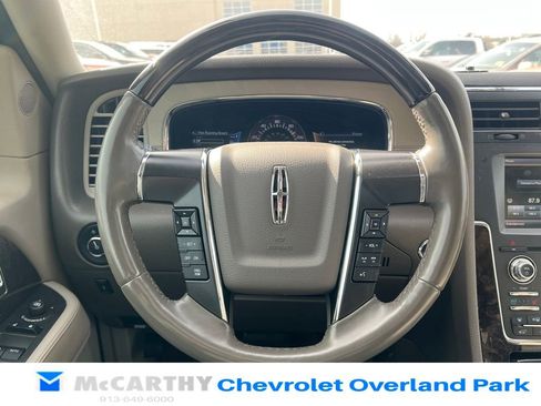 Used 2015 Lincoln Navigator L Base 4D Sport Utility image 12