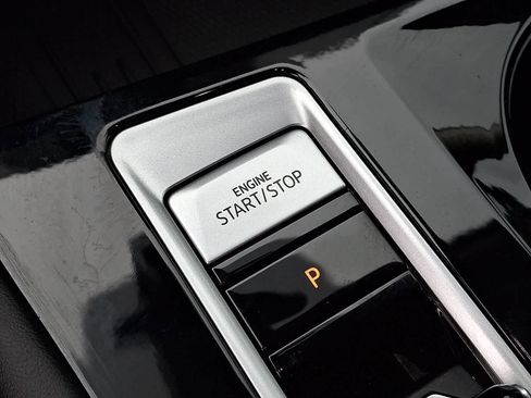 Used 2025 Volkswagen Atlas SE image 27