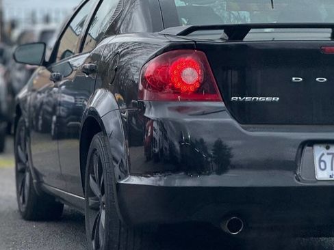 Used 2014 Dodge Avenger SXT w/ Sun/Sound Group image 10