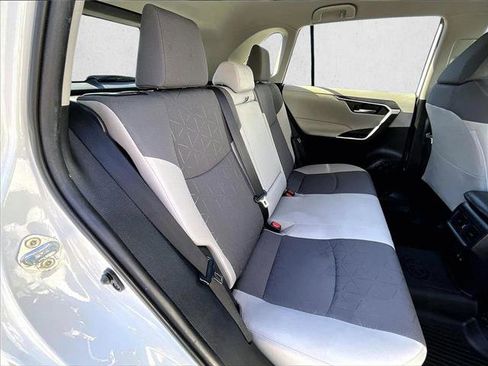 Used 2020 Toyota RAV4 XLE image 29