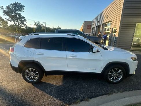 Used 2019 Jeep Cherokee Latitude Plus w/ Cold Weather Group FWD image 6