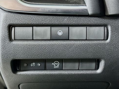 Used 2023 Nissan Rogue SV AWD/4WD image 17