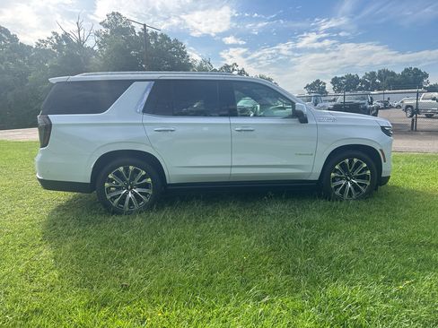 Used 2026 Chevrolet Tahoe High Country w/ LPO, Illumination Package RWD image 9