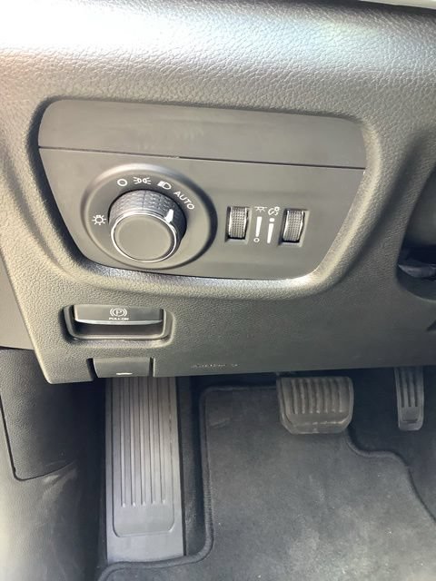 Used 2023 Jeep Grand Cherokee L Laredo w/ Luxury Tech Group I AWD/4WD image 25