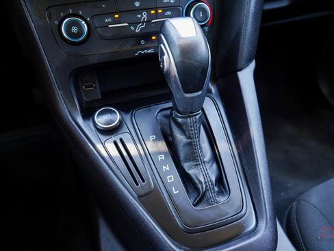 Used 2015 Ford Focus SE image 28