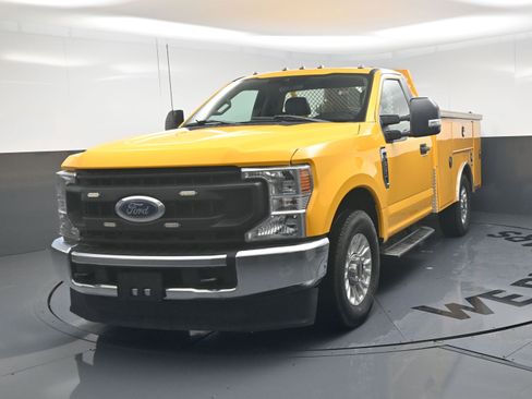 Used 2022 Ford F350 XL w/ Power Equipment Group image 11