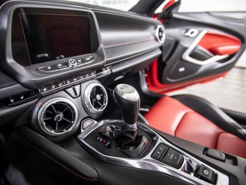 Used 2016 Chevrolet Camaro SS RWD image 32