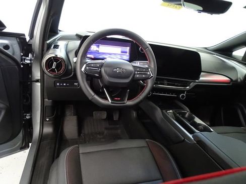 Used 2025 Chevrolet Equinox EV RS w/ Convenience Package II AWD/4WD image 5