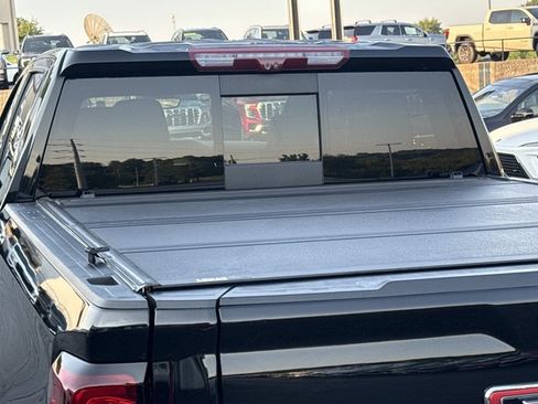 Used 2023 GMC Sierra 1500 AT4 w/ AT4 Premium Package AWD/4WD image 11