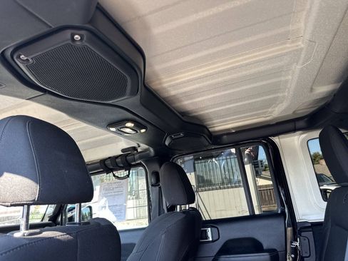 Used 2019 Jeep Wrangler Unlimited Sahara AWD/4WD image 18