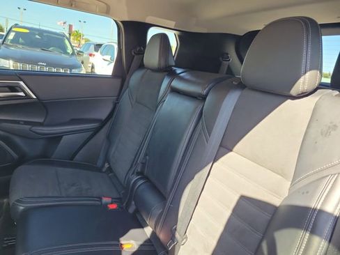 Used 2024 Mitsubishi Outlander SE image 14