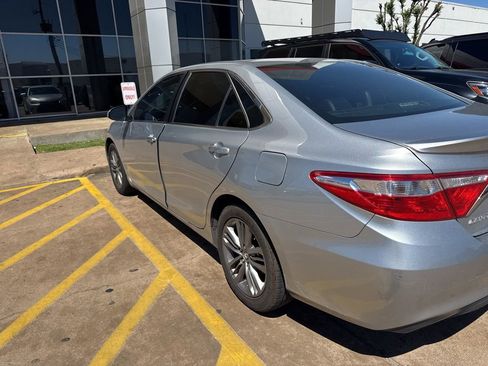 Used 2017 Toyota Camry SE image 5