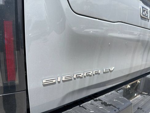 Used 2024 GMC Sierra EV Denali AWD/4WD image 9