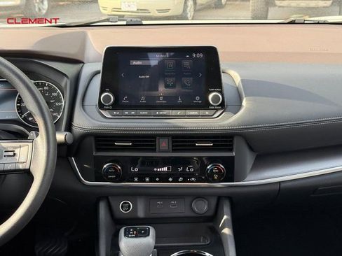 Used 2023 Nissan Rogue SV FWD image 17