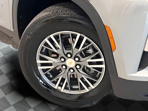 Used 2025 Chevrolet Traverse LT AWD/4WD image 29