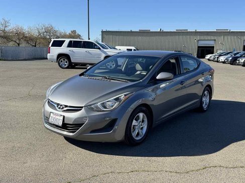 Used 2014 Hyundai Elantra SE image 5