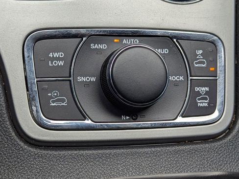 Used 2020 Jeep Grand Cherokee Trailhawk image 31