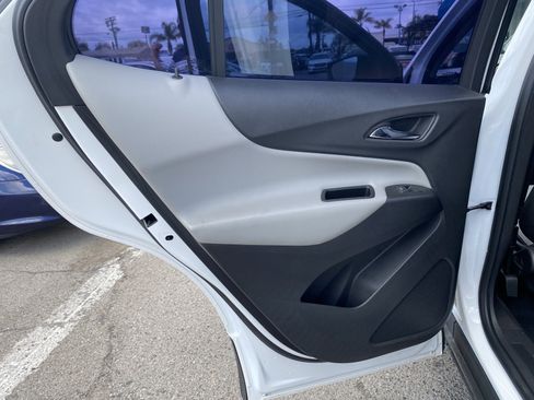 Used 2020 Chevrolet Equinox LS image 18