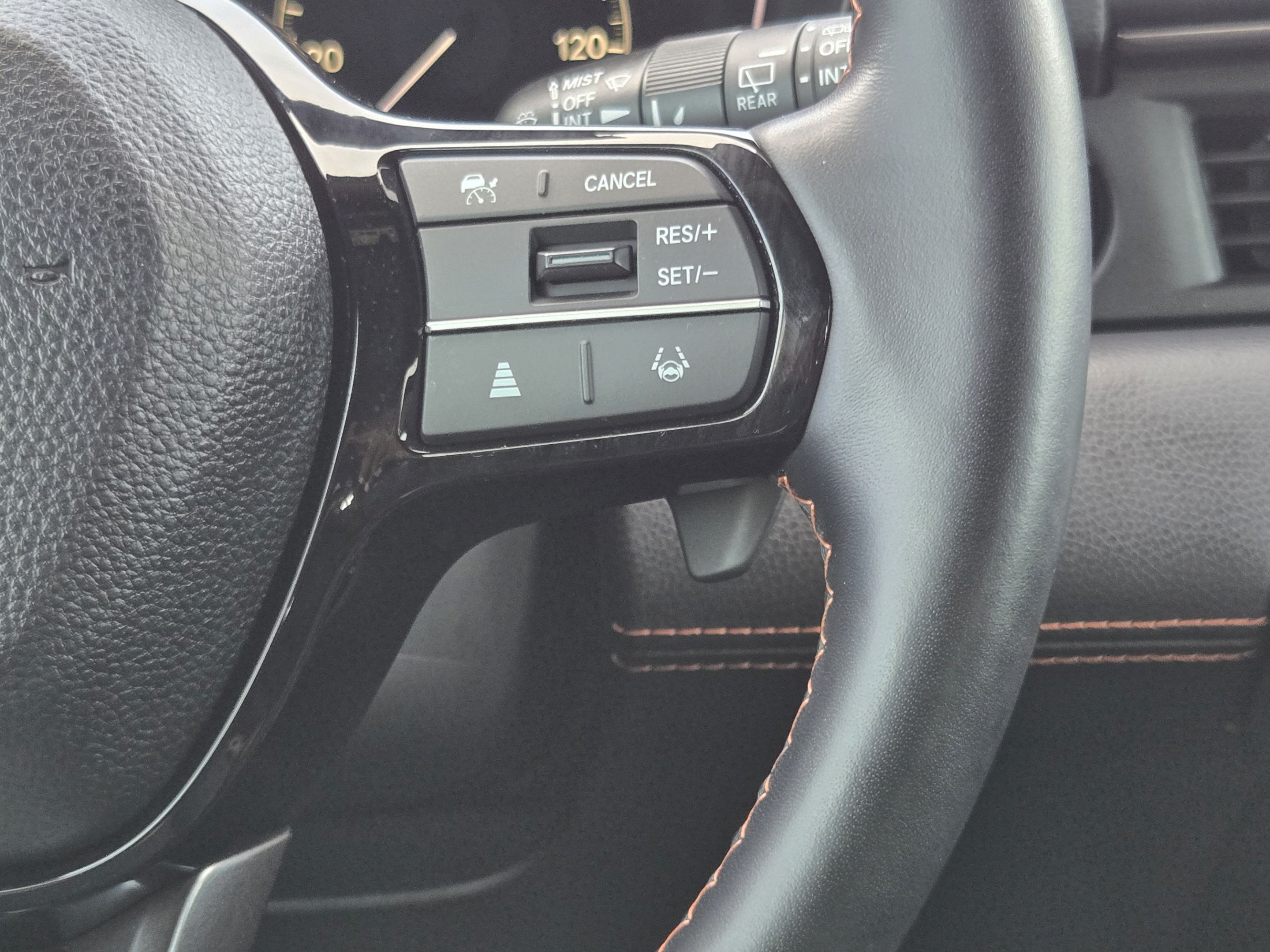 Used 2025 Honda Pilot TrailSport image 25