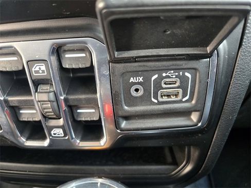 Used 2021 Jeep Wrangler Unlimited Sahara image 18