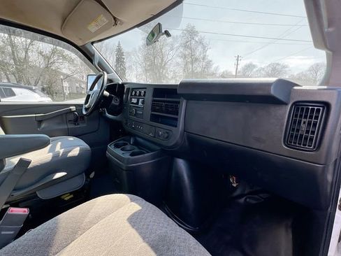 Used 2019 GMC Savana 3500 Extended w/ Power Convenience Package RWD image 22