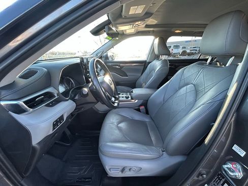 Used 2022 Toyota Highlander Platinum image 13