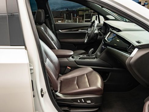 Used 2022 Cadillac XT6 Premium Luxury w/ LPO, Floor Liner Package AWD/4WD image 25