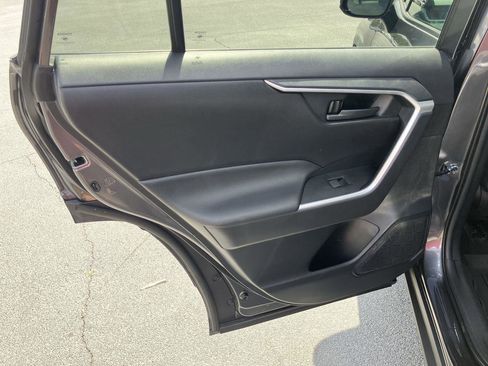 Used 2021 Toyota RAV4 LE image 21