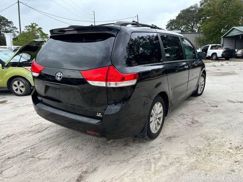 Used 2012 Toyota Sienna LE w/ Towing Pkg AWD/4WD image 5