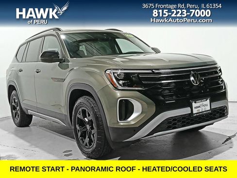 Used 2025 Volkswagen Atlas Peak Edition SE AWD/4WD image 1