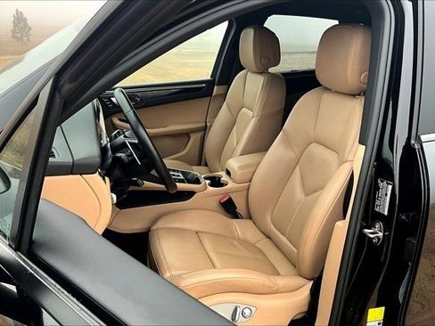 Used 2022 Porsche Macan PREMIUM PACKAGE PLUS 2.0T (AWD image 21