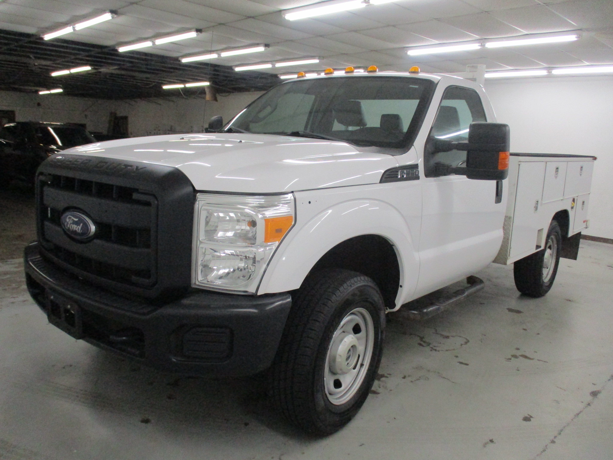 Used 2016 Ford F350 XL w/ Power Equipment Group AWD/4WD image 3
