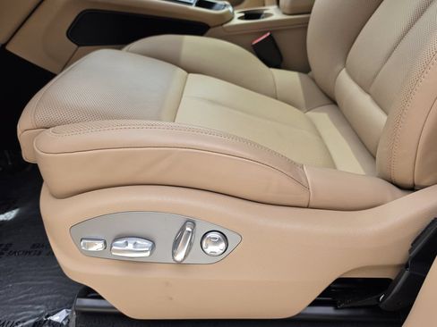 Used 2026 Porsche Macan AWD/4WD image 12
