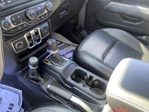 Used 2020 Jeep Gladiator Overland AWD/4WD image 14