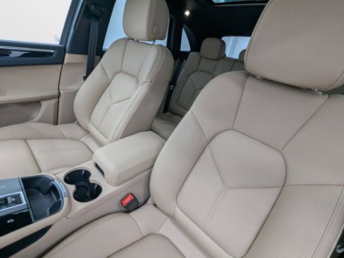 New 2026 Porsche Macan AWD/4WD image 5