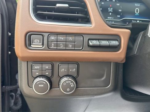Used 2023 Chevrolet Suburban High Country AWD/4WD image 17